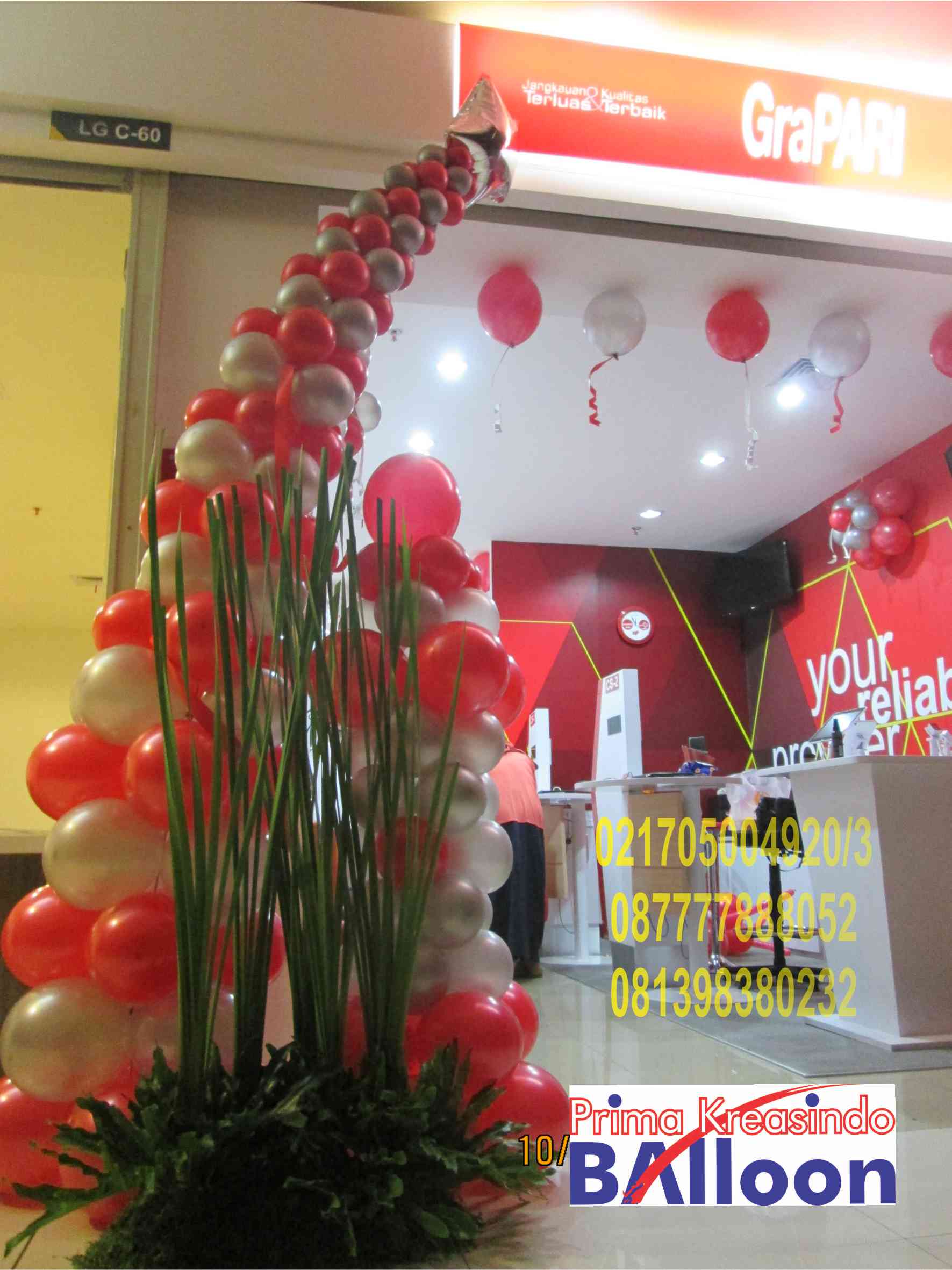  Dekorasi  balon peresmiaan gerai grapari telkomsel di mall 